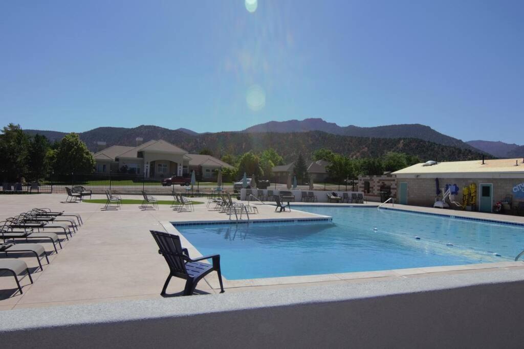 Tacit Shadow Resort Shangri-La King Suite, Gym, Coffee Bar, Hot-Tub, Free Laundry, Food Available Parowan Eksteriør billede
